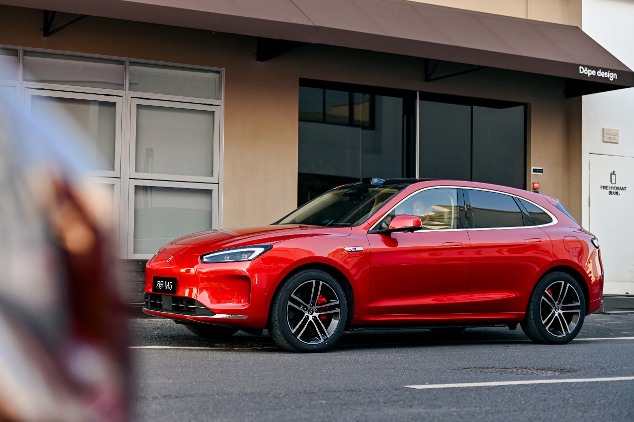 聚焦20-30万级智能SUV问界新M5 Ultra与小米YU