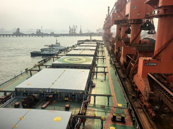 十万吨级矿船突发卡舵险情青岛引航员临危不乱成功化险为夷